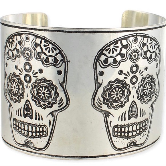 Jewelry - *Last 1* NWT Wide Silver Etched Calavera Skull Bracelet